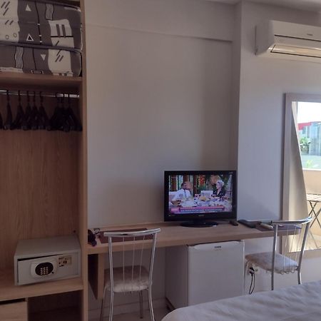 Golden Dolphin Express Aparthotel กัลดัสโนวัส ภายนอก รูปภาพ